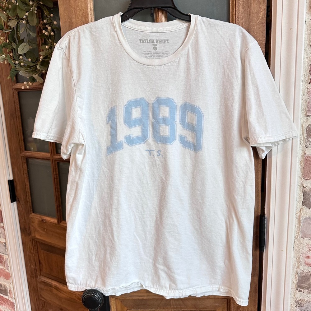 Taylor Swift 1989 Graphic T-Shirt Womens Large White Short Sleeve Cotton Merch